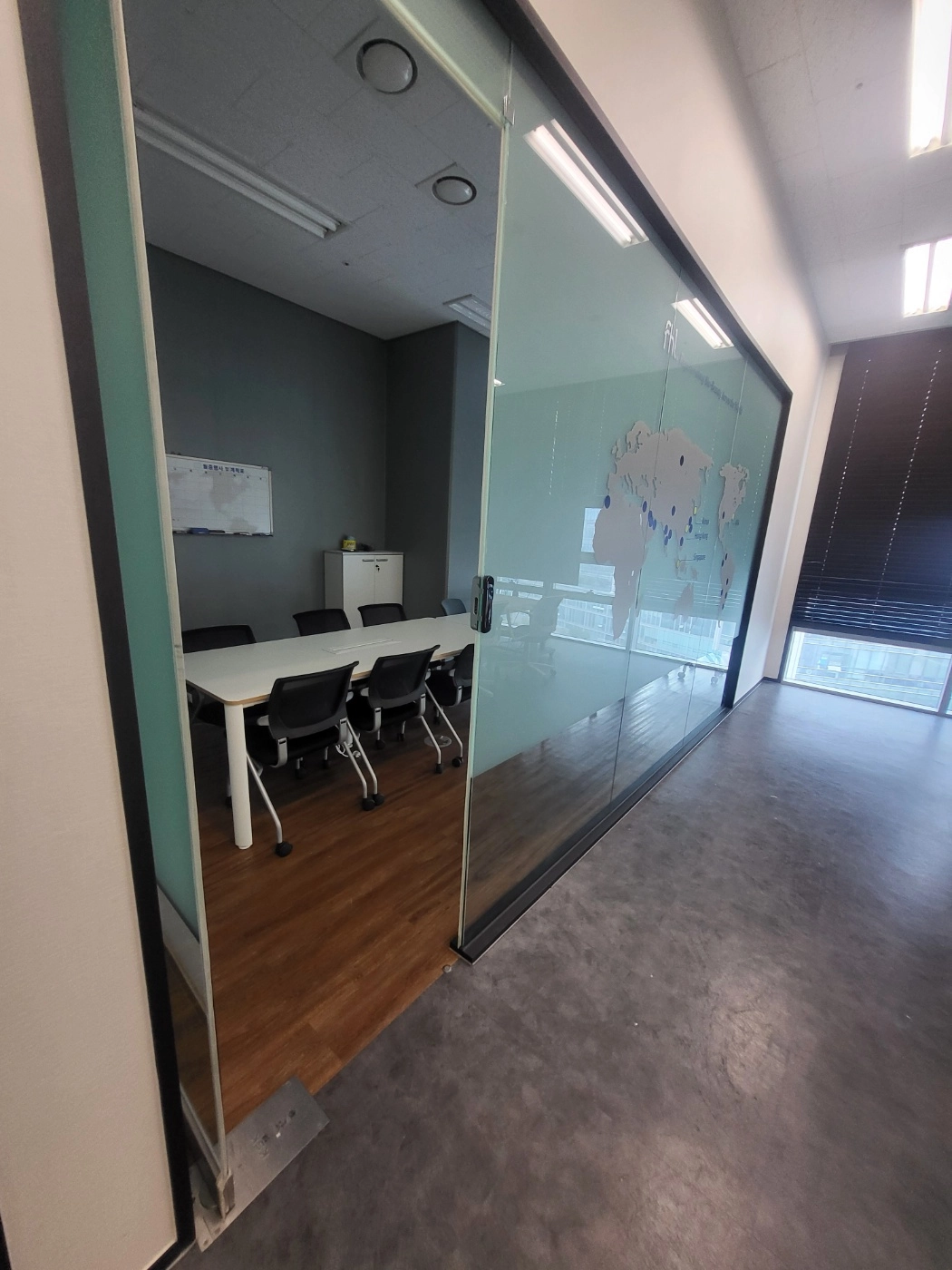 가산 31평 쇼룸 인테리어 시공 과정 4번 컷