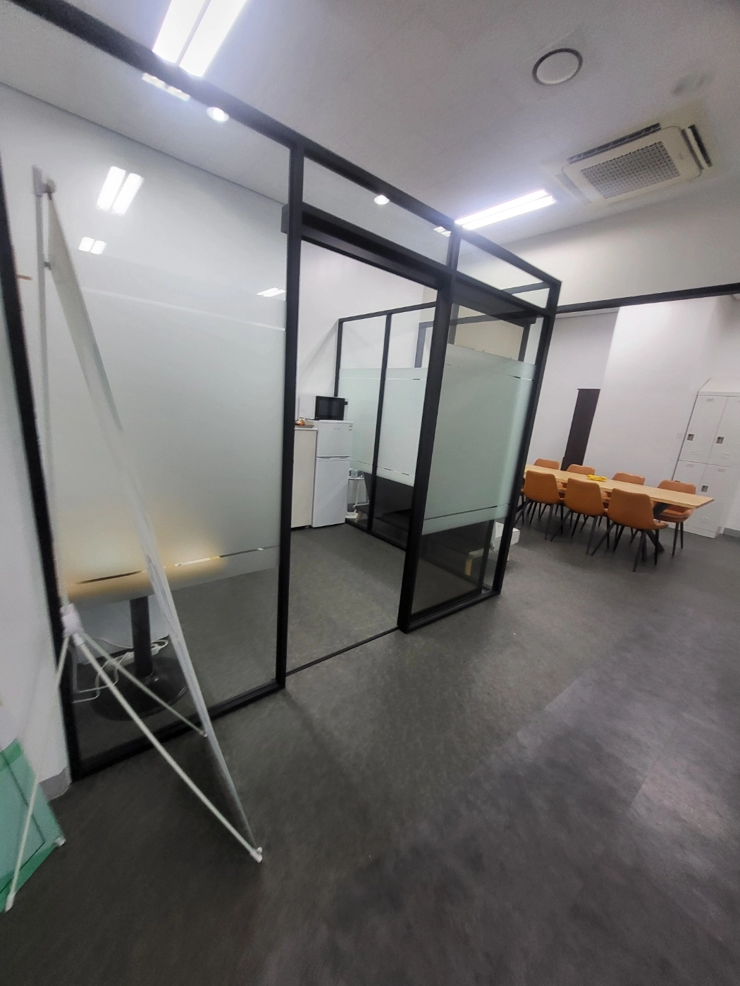 가산 31평 쇼룸 인테리어 시공 과정 11번 컷