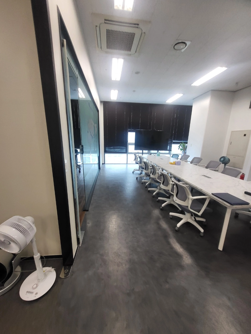 가산 31평 쇼룸 인테리어 시공 과정 8번 컷